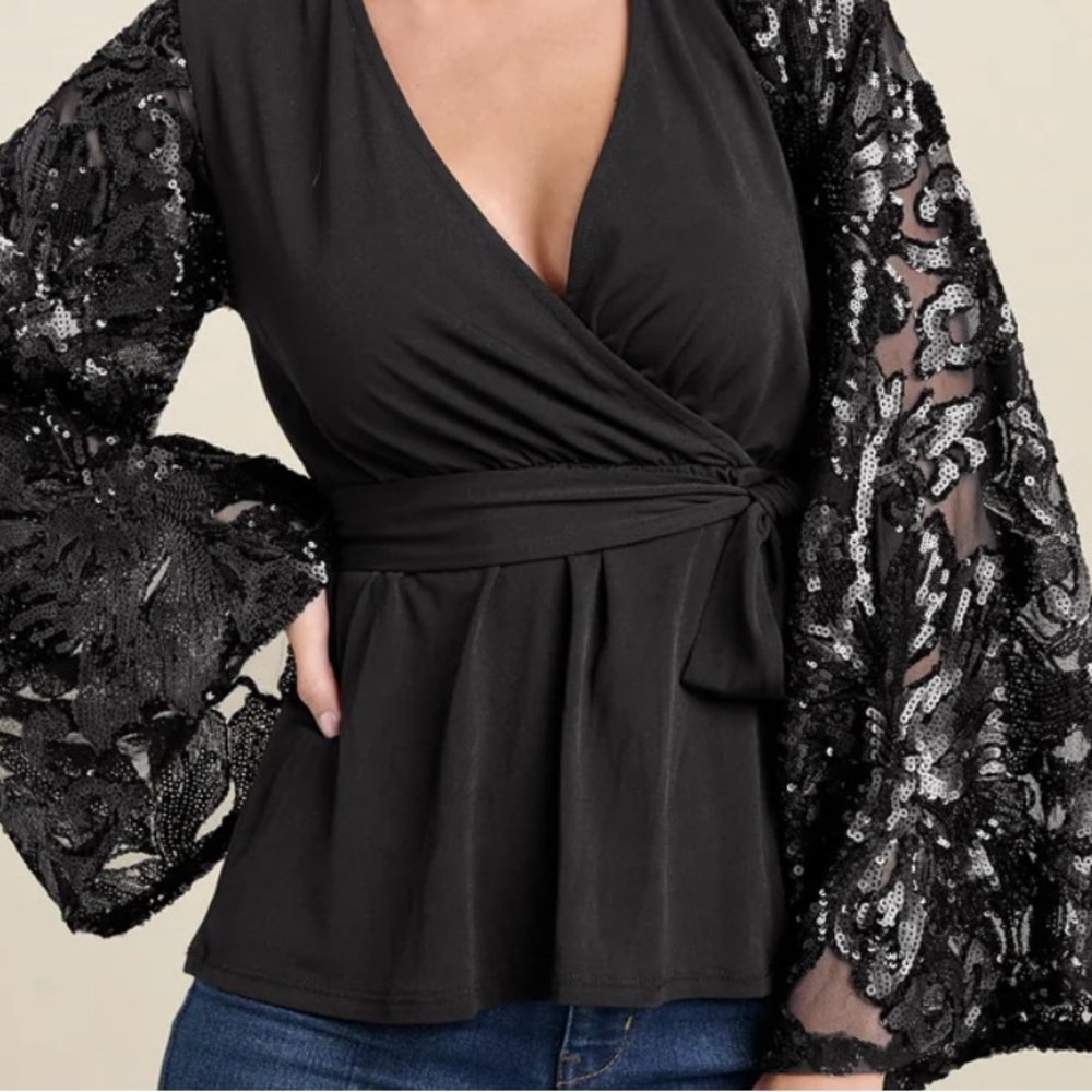 Beautiful blouse from Venus ! wide sequence sleeves never worn with tags !